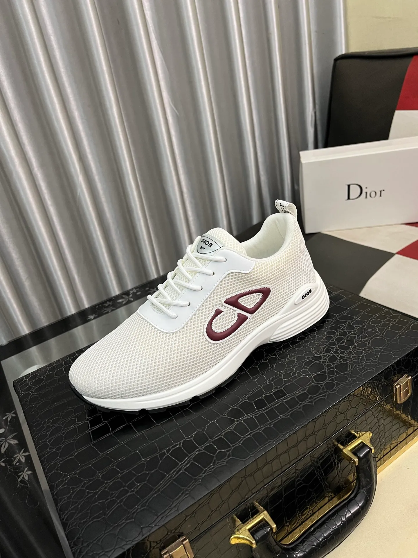 Men's Men's Shoes 💰440⌚️⌚️[Dior] Dior's new casual men's shoes are launched in Hong Kong counters. Official website 1:1 production. Original Italian materials. Designed by European and American masters. Perfect shape to create counter quality. Solid color rubber wear-resistant outsole and classic dazzling head! Super versatile and very comfortable. High-end without losing taste, fashionable and novel! ! Absolute focus! Code number: 38-444️⃣Colors available